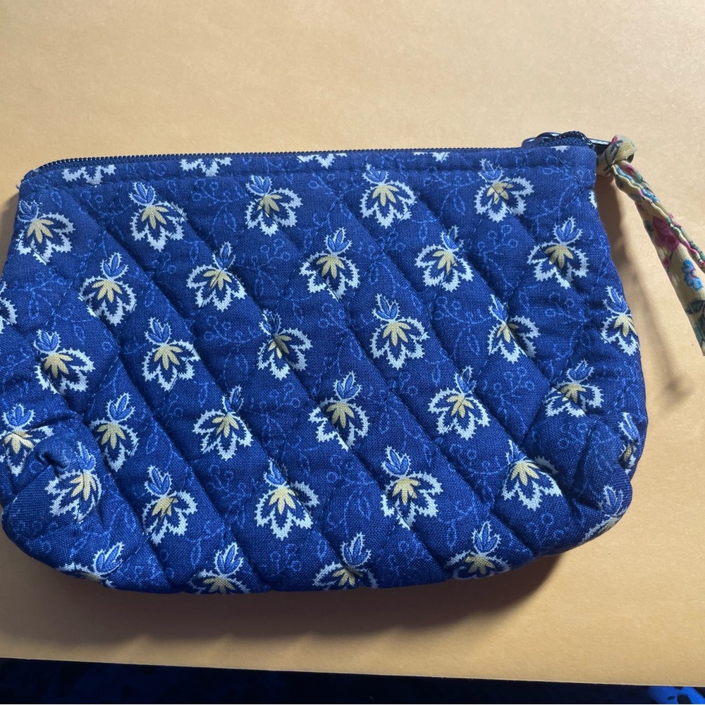 Vera Bradley Makeup zippered bag NWOT - Picture 2 of 3